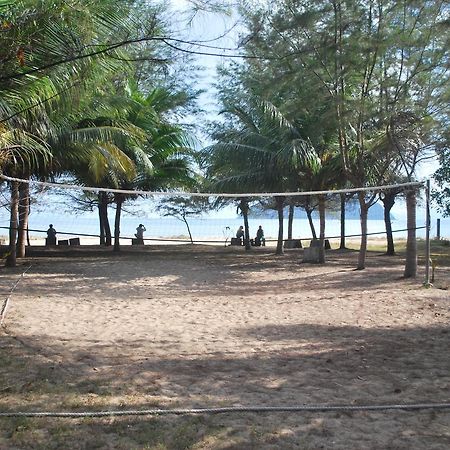 קמפונג קואלה בסוט Tanjung Demong Beach Resort מראה חיצוני תמונה