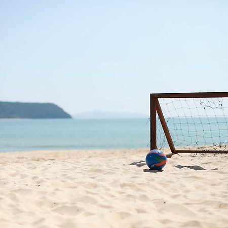 קמפונג קואלה בסוט Tanjung Demong Beach Resort מראה חיצוני תמונה