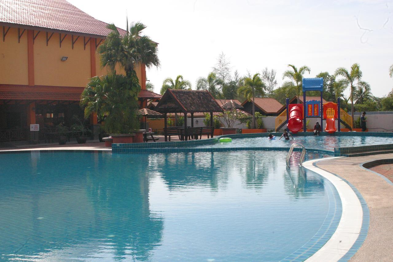 קמפונג קואלה בסוט Tanjung Demong Beach Resort מראה חיצוני תמונה