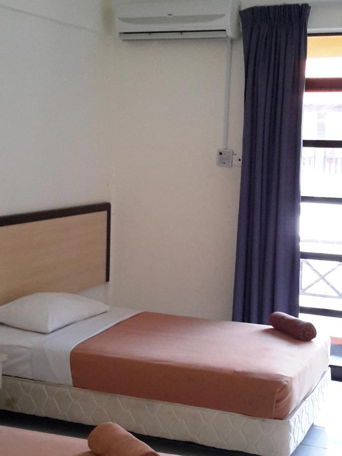 קמפונג קואלה בסוט Tanjung Demong Beach Resort מראה חיצוני תמונה